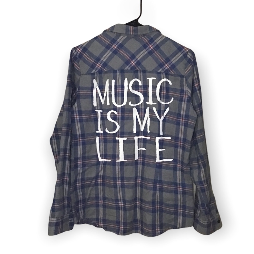 Hot Topic graphic printed blue button up flannel